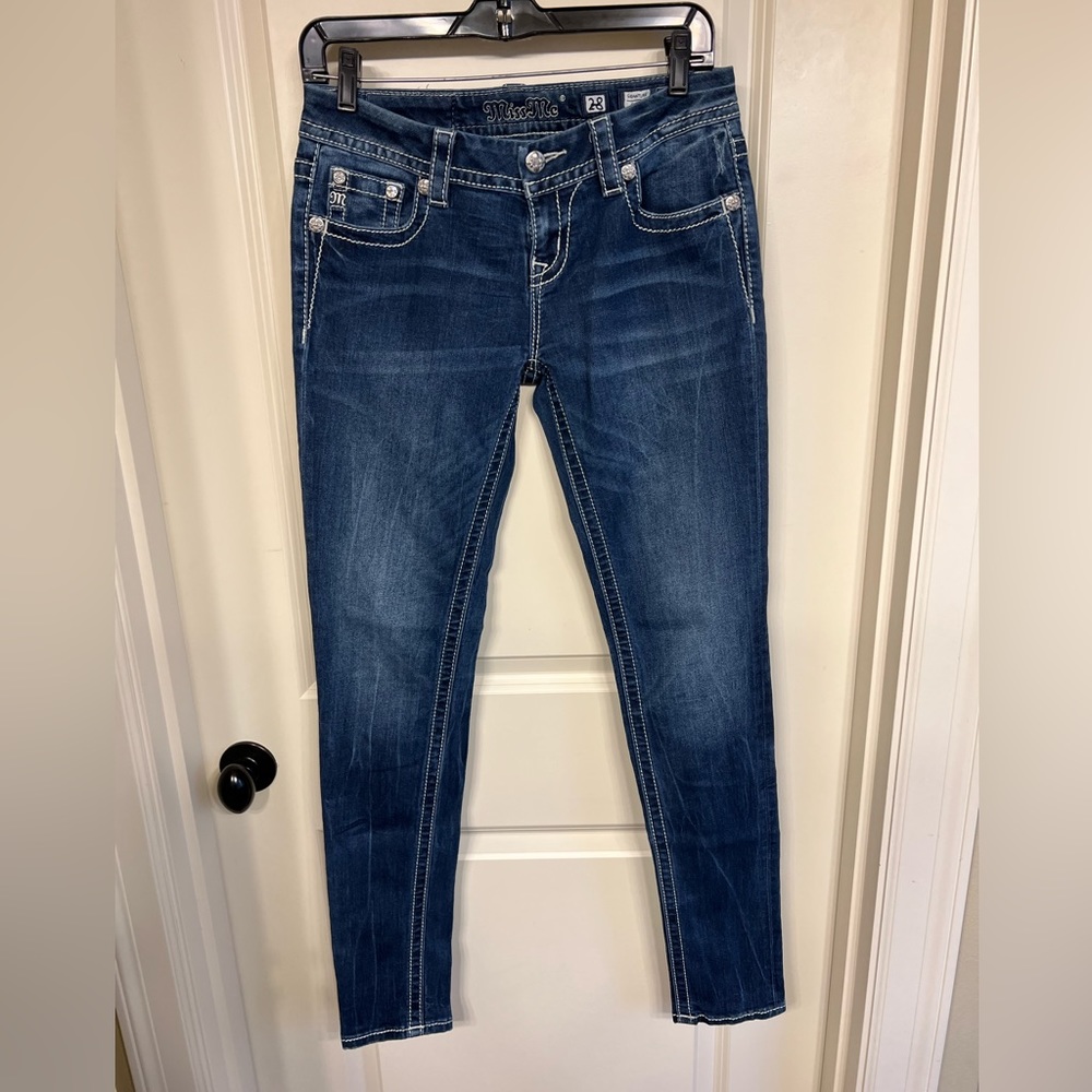 #262 Like New Miss Me Signature Skinny Size 28/33